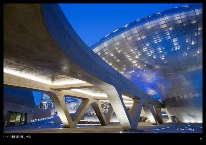 DDP Dongdaemun Design Plaza at night